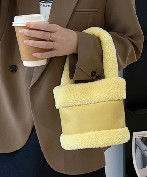 Miniministore(ミニミニストア)の「ファーバケツバッグ エコファーバッグ秋冬(ハンドバッグ・レディース・サーモンピンク/ベージュ/ブラウン/イエロー/グリーン/ラベンダー/アイボリー・フリー)」の6枚目の写真
