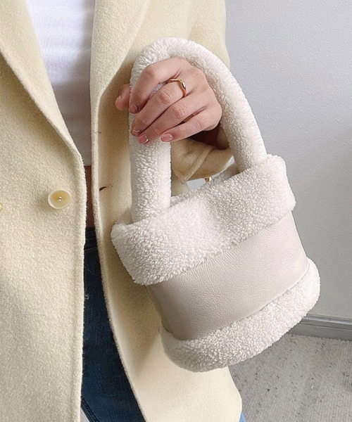 Miniministore(ミニミニストア)の「ファーバケツバッグ エコファーバッグ秋冬(ハンドバッグ・レディース・サーモンピンク/ベージュ/ブラウン/イエロー/グリーン/ラベンダー/アイボリー・フリー)」の2枚目の写真