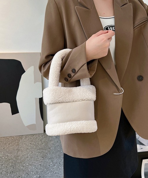 Miniministore(ミニミニストア)の「ファーバケツバッグ エコファーバッグ秋冬(ハンドバッグ・レディース・サーモンピンク/ベージュ/ブラウン/イエロー/グリーン/ラベンダー/アイボリー・フリー)」の18枚目の写真