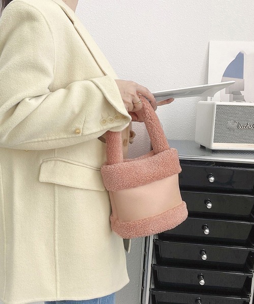 Miniministore(ミニミニストア)の「ファーバケツバッグ エコファーバッグ秋冬(ハンドバッグ・レディース・サーモンピンク/ベージュ/ブラウン/イエロー/グリーン/ラベンダー/アイボリー・フリー)」の22枚目の写真