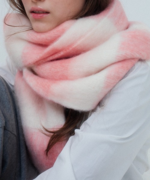 whim(ウィム)の「【NEW】Chiffon border muffler(マフラー・レディース・グレー/ホワイト×ピンク/グレー×ピンク・FREE)」の2枚目の写真