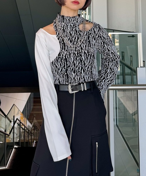 PAGEBOY(ページボーイ)の「ピッタミニドッキングカットアウトTOPS(Tシャツ/カットソー・レディース・ブラック/オフホワイト・FREE)」の1枚目の写真