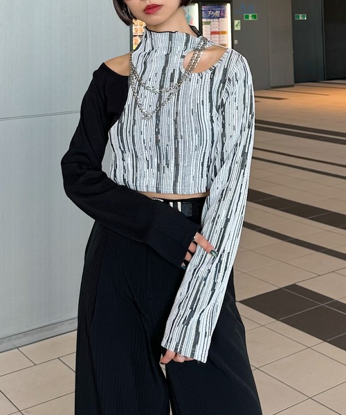 PAGEBOY(ページボーイ)の「ピッタミニドッキングカットアウトTOPS(Tシャツ/カットソー・レディース・ブラック/オフホワイト・FREE)」の2枚目の写真