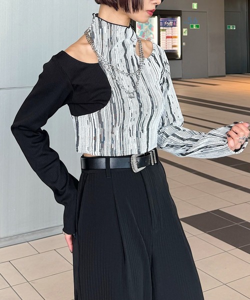 PAGEBOY(ページボーイ)の「ピッタミニドッキングカットアウトTOPS(Tシャツ/カットソー・レディース・ブラック/オフホワイト・FREE)」の8枚目の写真