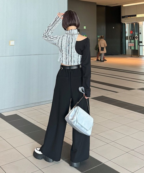 PAGEBOY(ページボーイ)の「ピッタミニドッキングカットアウトTOPS(Tシャツ/カットソー・レディース・ブラック/オフホワイト・FREE)」の13枚目の写真