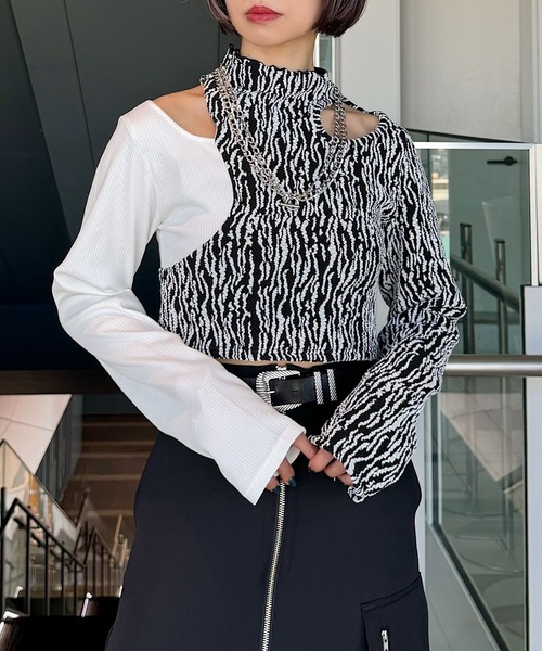 PAGEBOY(ページボーイ)の「ピッタミニドッキングカットアウトTOPS(Tシャツ/カットソー・レディース・ブラック/オフホワイト・FREE)」の10枚目の写真