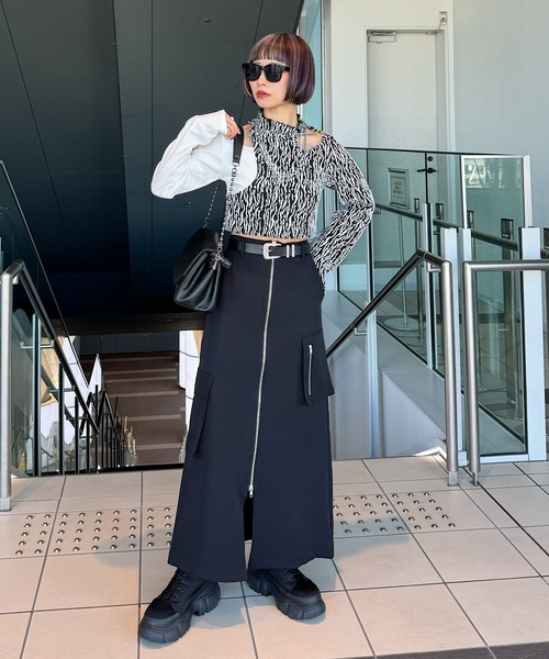 PAGEBOY(ページボーイ)の「ピッタミニドッキングカットアウトTOPS(Tシャツ/カットソー・レディース・ブラック/オフホワイト・FREE)」の3枚目の写真