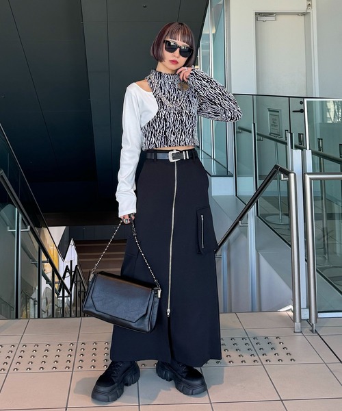 PAGEBOY(ページボーイ)の「ピッタミニドッキングカットアウトTOPS(Tシャツ/カットソー・レディース・ブラック/オフホワイト・FREE)」の11枚目の写真