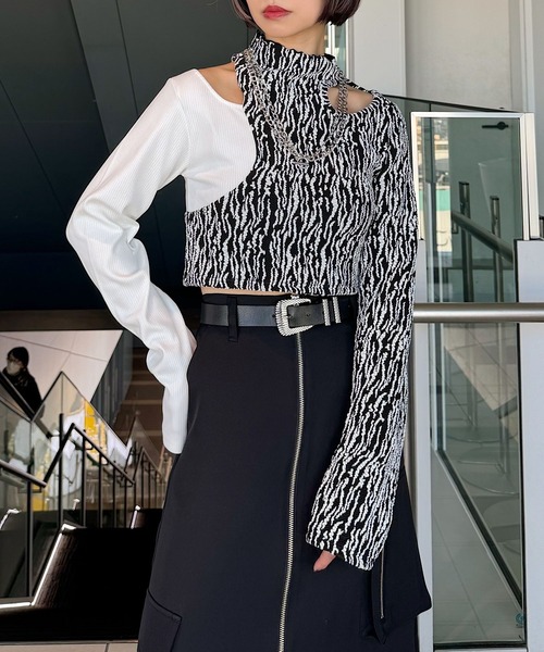 PAGEBOY(ページボーイ)の「ピッタミニドッキングカットアウトTOPS(Tシャツ/カットソー・レディース・ブラック/オフホワイト・FREE)」の6枚目の写真