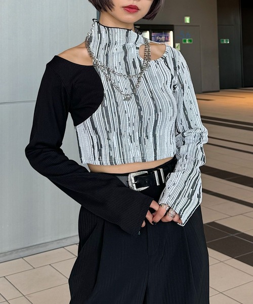 PAGEBOY(ページボーイ)の「ピッタミニドッキングカットアウトTOPS(Tシャツ/カットソー・レディース・ブラック/オフホワイト・FREE)」の4枚目の写真