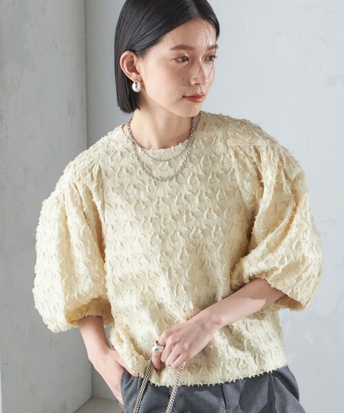 SHIPS(シップス)の「〈手洗い可能〉ジオメタリック カット ジャカード ブラウス 24SS ◇(シャツ/ブラウス・レディース・クリーム/ホワイト/ブラック・ONE SIZE)」の2枚目の写真