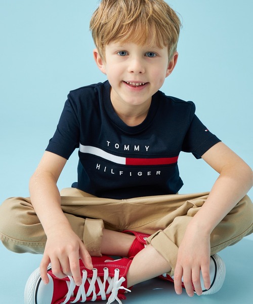 TOMMY HILFIGER（トミーヒルフィガー）の「【90～165cm展開】フラッグリブインサートTシャツ（Tシャツ/カットソー・キッズ・グレー/ベージュ/ネイビー/レッド/ホワイト/ピンク・140cm/150cm/160cm/160-165cm/100cm/110cm/120cm/130cm/90cm/80ｃｍ/70cm）」の4枚目の写真