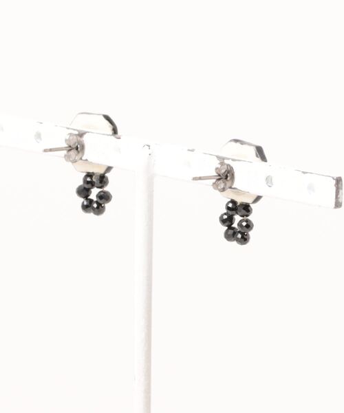 tone(トーン)の「【irodori】circle スピネルpierce(ピアス(両耳用)・レディース・ブラック・FREE)」の2枚目の写真
