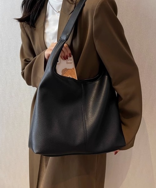 TONE SELECT GOODS（トーンセレクトグッズ）の「urbanfemine./ポーチ付きPUトートバッグ U7213（トートバッグ・レディース・ブラウン/ダークブラウン/ブラック/ブラウン系その他/シルバー・FREE）」の3枚目の写真