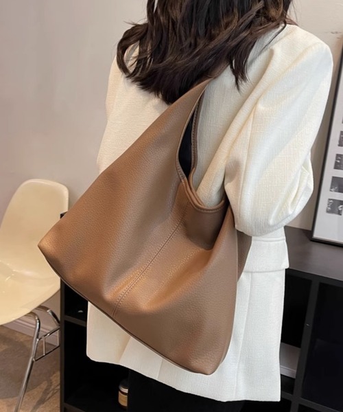 TONE SELECT GOODS（トーンセレクトグッズ）の「urbanfemine./ポーチ付きPUトートバッグ U7213（トートバッグ・レディース・ブラウン/ダークブラウン/ブラック/ブラウン系その他/シルバー・FREE）」の6枚目の写真
