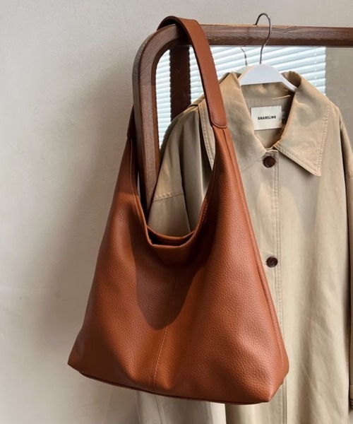 TONE SELECT GOODS（トーンセレクトグッズ）の「urbanfemine./ポーチ付きPUトートバッグ U7213（トートバッグ・レディース・ブラウン/ダークブラウン/ブラック/ブラウン系その他/シルバー・FREE）」の14枚目の写真