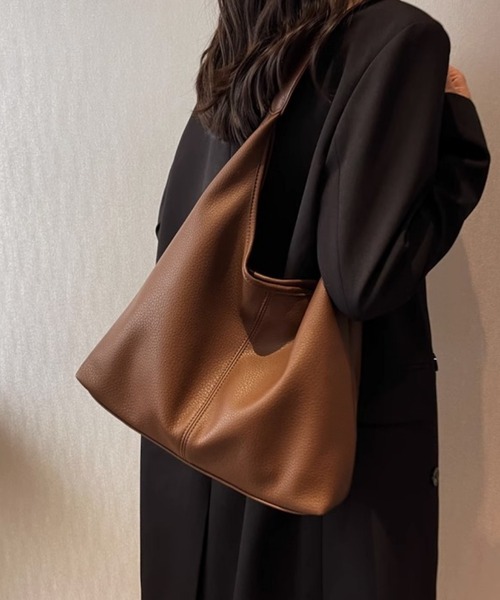 TONE SELECT GOODS（トーンセレクトグッズ）の「urbanfemine./ポーチ付きPUトートバッグ U7213（トートバッグ・レディース・ブラウン/ダークブラウン/ブラック/ブラウン系その他/シルバー・FREE）」の16枚目の写真