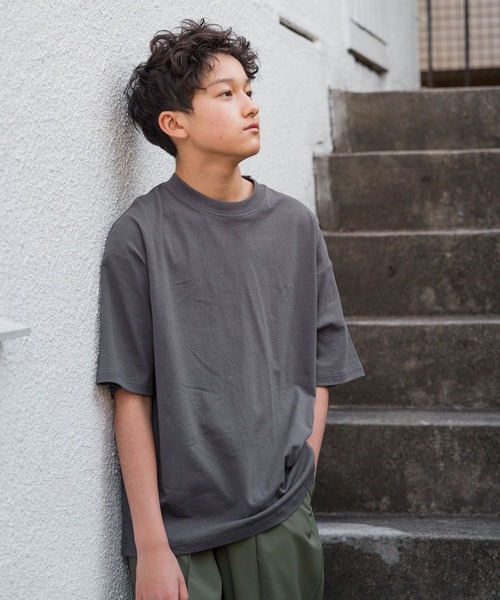 GLOBAL WORK(グローバルワーク)の「USAロゴ刺繍T半袖/AND YUA ANY/976553(Tシャツ/カットソー・キッズ・その他1/チャコールグレー/ブルー/グリーン/ネイビー/セージグリーン/パープル・160cm/150cm/170cm)」の2枚目の写真