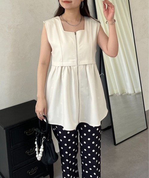 prose verse（プロズヴェール）の「フロントジップスクエアネックペプラムジレ（ベスト・レディース・アイボリー/ブラック・ﾌﾘ-）」の6枚目の写真