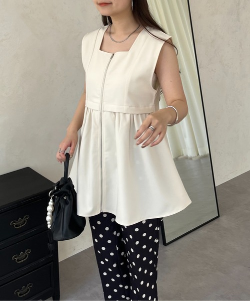 prose verse（プロズヴェール）の「フロントジップスクエアネックペプラムジレ（ベスト・レディース・アイボリー/ブラック・ﾌﾘ-）」の9枚目の写真