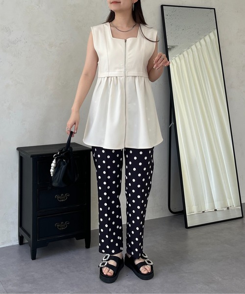 prose verse（プロズヴェール）の「フロントジップスクエアネックペプラムジレ（ベスト・レディース・アイボリー/ブラック・ﾌﾘ-）」の17枚目の写真