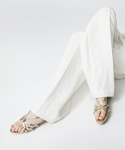 LAROUTE（ラルート）の「【LAROUTE】メタリック 華奢ストラップ フラットサンダル（サンダル・レディース・ゴールド/シルバー/ブルー・S/M/L）」の11枚目の写真