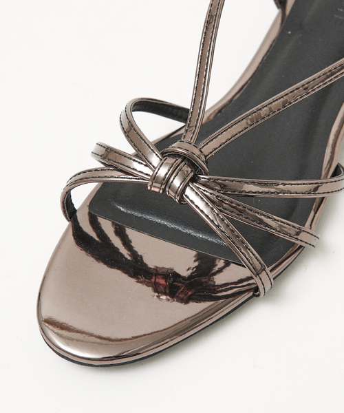 LAROUTE（ラルート）の「【LAROUTE】メタリック 華奢ストラップ フラットサンダル（サンダル・レディース・ゴールド/シルバー/ブルー・S/M/L）」の22枚目の写真