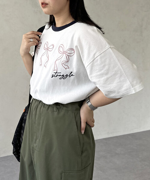 CPCM(シーピーシーエム)の「アソート刺繍T(Tシャツ/カットソー・レディース・ピンク/ネイビー/ホワイト/ホワイト系その他/ブラック系その他/チャコールグレー/オフホワイト/レモンイエロー/ブラック/グレイッシュベージュ/ブラック系その他2・SMALL/MEDIUM)」の2枚目の写真