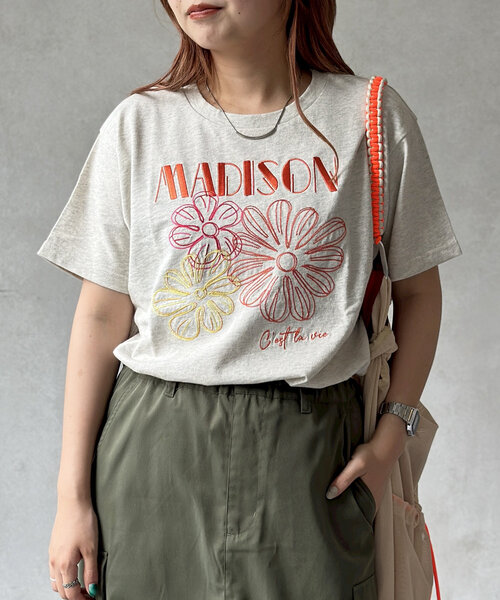 CPCM(シーピーシーエム)の「アソート刺繍T(Tシャツ/カットソー・レディース・ピンク/ネイビー/ホワイト/ホワイト系その他/ブラック系その他/チャコールグレー/オフホワイト/レモンイエロー/ブラック/グレイッシュベージュ/ブラック系その他2・SMALL/MEDIUM)」の1枚目の写真