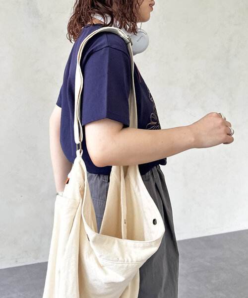 CPCM(シーピーシーエム)の「アソート刺繍T(Tシャツ/カットソー・レディース・ピンク/ネイビー/ホワイト/ホワイト系その他/ブラック系その他/チャコールグレー/オフホワイト/レモンイエロー/ブラック/グレイッシュベージュ/ブラック系その他2・SMALL/MEDIUM)」の13枚目の写真