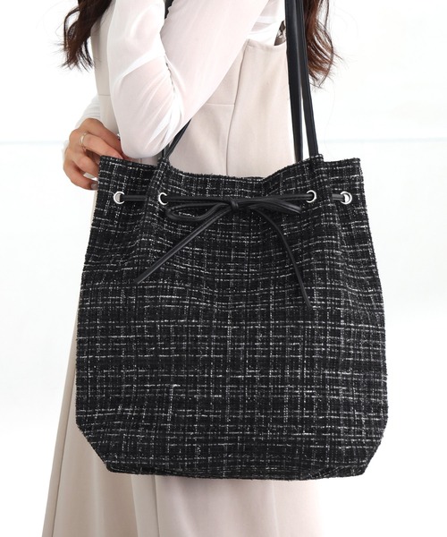 ALTROSE(アルトローズ)の「【A4・500ペットボトル可】リボン トートバッグ マリル(トートバッグ・レディース・ブラック/アイボリー/シルバー/レッド/グレー系その他/ホワイト系その他/ブルー系その他/チェック/ブラック系その他5/ホワイト系その他3・FREE)」の5枚目の写真