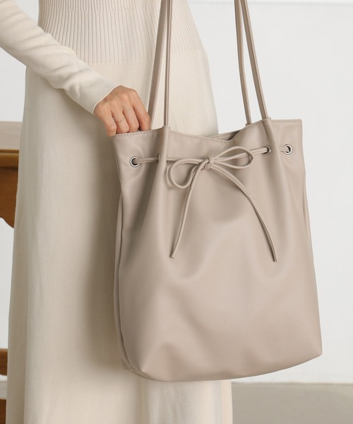 ALTROSE(アルトローズ)の「【A4・500ペットボトル可】リボン トートバッグ マリル(トートバッグ・レディース・ブラック/アイボリー/シルバー/レッド/グレー系その他/ホワイト系その他/ブルー系その他/チェック/ブラック系その他5/ホワイト系その他3・FREE)」の14枚目の写真