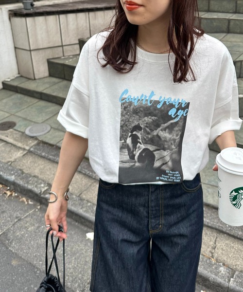 DISCOAT(ディスコート)の「【WEB限定】レタリングフォトTシャツ《ユニセックス》(Tシャツ/カットソー・レディース・サックスブルー/ピンク・FREE)」の3枚目の写真