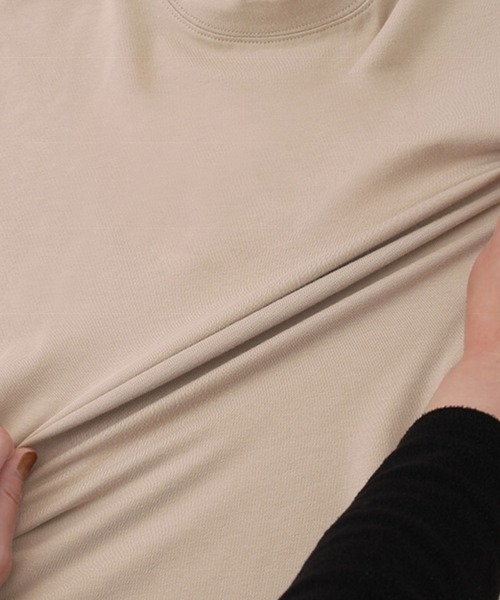 itto...(イット)の「【汗染み対策】モックネックゆったりTシャツ(汗じみ防止加工)(Tシャツ/カットソー・レディース・グレイッシュベージュ/ブルー/オフホワイト/ブラック・XL/M-L)」の16枚目の写真