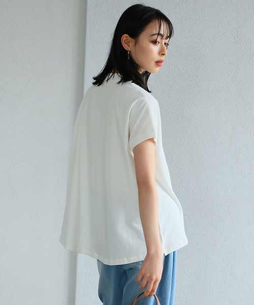 itto...(イット)の「【汗染み対策】モックネックゆったりTシャツ(汗じみ防止加工)(Tシャツ/カットソー・レディース・グレイッシュベージュ/ブルー/オフホワイト/ブラック・XL/M-L)」の6枚目の写真
