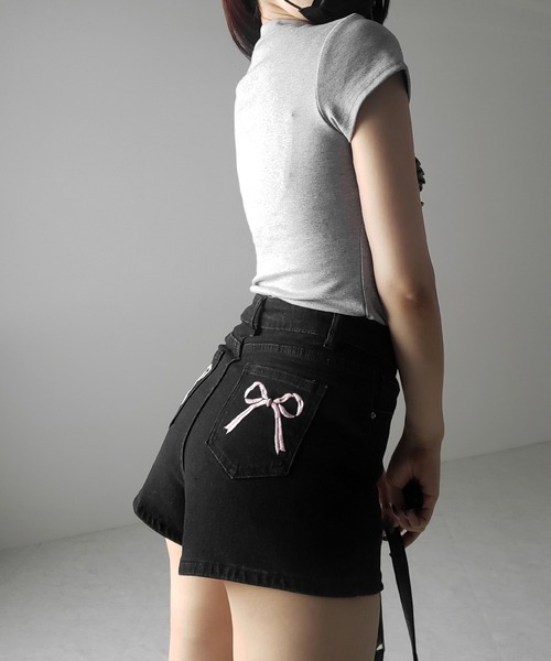 me+em select(ミームセレクト)の「【 2color 】バックリボンストレッチデニムショートパンツ / back ribbon stretch denim short pants(デニムパンツ・レディース・ブラック/ブルー・SMALL/MEDIUM/LARGE)」の14枚目の写真