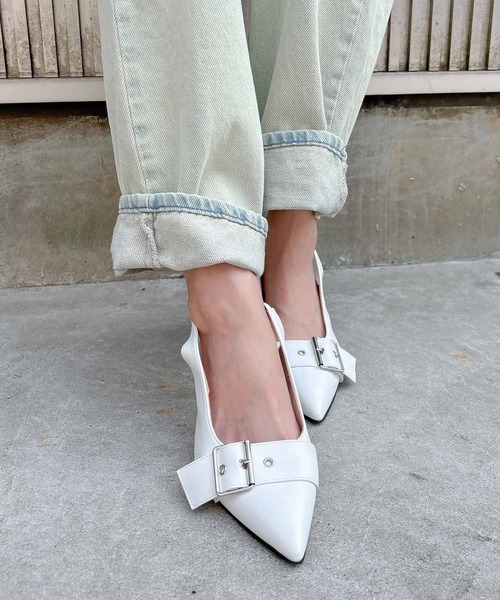 ENVYM（アンビー）の「ベルトポイントミュール（パンプス・レディース・ブラック/ホワイト・22.5cm/23.5cm/24.5cm）」の3枚目の写真