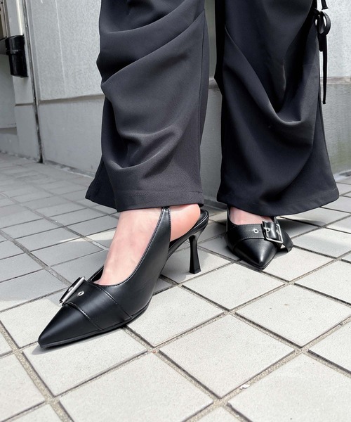 ENVYM（アンビー）の「ベルトポイントミュール（パンプス・レディース・ブラック/ホワイト・22.5cm/23.5cm/24.5cm）」の17枚目の写真