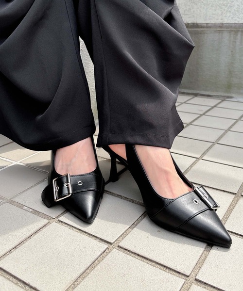 ENVYM（アンビー）の「ベルトポイントミュール（パンプス・レディース・ブラック/ホワイト・22.5cm/23.5cm/24.5cm）」の16枚目の写真