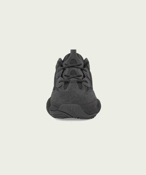 adidas(アディダス)の「YEEZY 500 UTILITY BLACK(スニーカー・メンズ・ブラック×ブラック・22.5cm/23.5cm/24.5cm/25.5cm/26.5cm/27.5cm/28.5cm/30.0cm/31cm/23.0cm/24.0cm/25.0cm/26.0cm/27.0cm/28.0cm/29.0cm/22.0cm)」の3枚目の写真