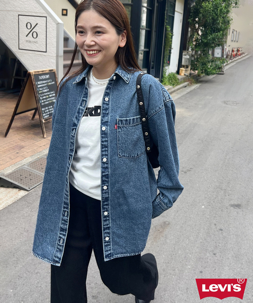 Levi's(リーバイス)の「《追加》別注【LEVI'S(R)/リーバイス(R)】THE EVERYDAY SHIRTS:シャツ(シャツ/ブラウス・レディース・ブルー・X-SMALL/MEDIUM)」の1枚目の写真