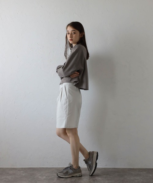 MINERTE(ミネルテ)の「【MINERTE】cropped stripe shirt / クロップドストライプシャツ(シャツ/ブラウス・レディース・ライトブラック/グレイッシュベージュ・FREE)」の16枚目の写真