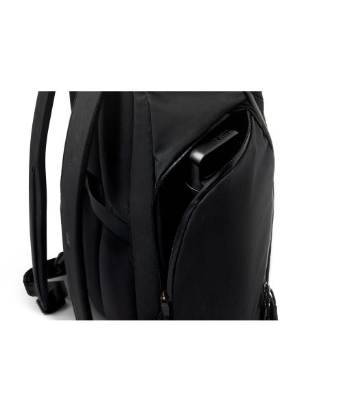 entre square（アントレスクエアー）の「Bellroy/バックパック/リュックサック Venture Travel Pack 26L ブラック（バックパック/リュック・レディース・ブラック・ONE SIZE）」の2枚目の写真