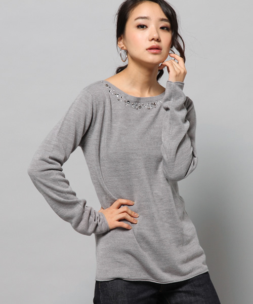 AZUL by moussy(アズールバイマウジー)の「FCTボートネックビジュー長袖PO(ニット/セーター・レディース・トップグレー/ホワイト系その他/ブラック/オフホワイト・MEDIUM/SMALL/LARGE/X-LARGE)」の14枚目の写真