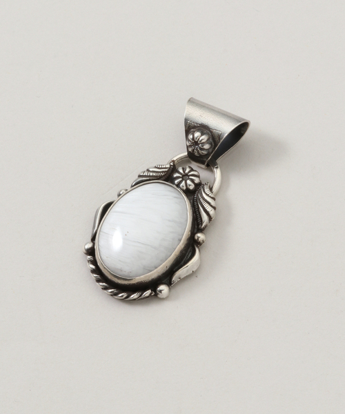 Spick & Span（スピックアンドスパン）の「ERICKA NICOLAS BEGAY