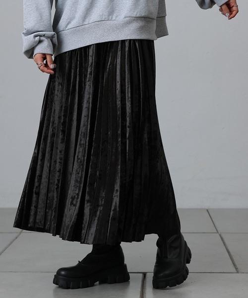 COLONY 2139(コロニートゥーワンスリーナイン)の「クラッシュベロアプリーツスカート(スカート・レディース・チャコールグレー/シルバー/ブラック・FREE)」の2枚目の写真
