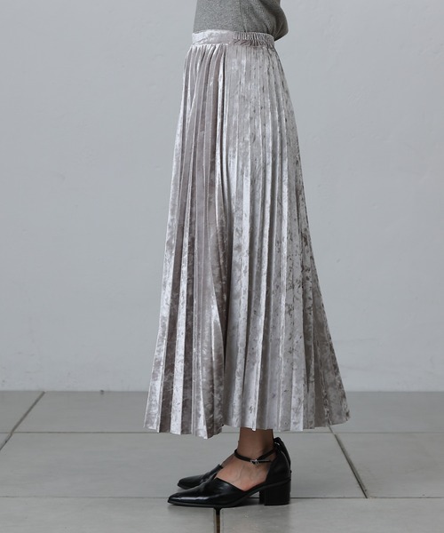 COLONY 2139(コロニートゥーワンスリーナイン)の「クラッシュベロアプリーツスカート(スカート・レディース・チャコールグレー/シルバー/ブラック・FREE)」の5枚目の写真