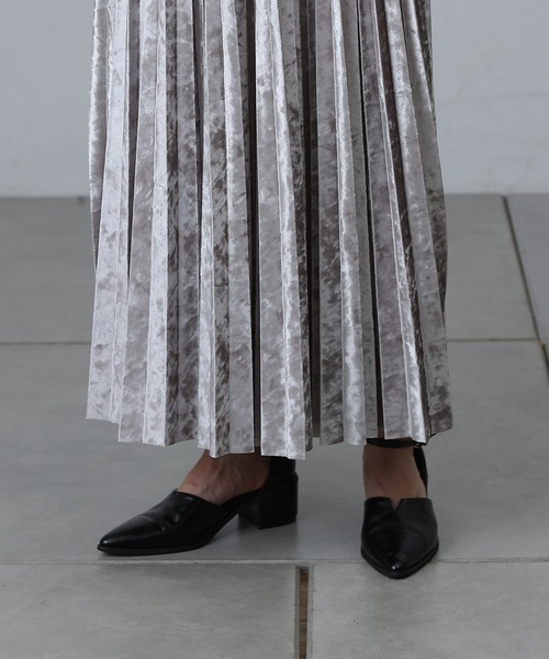 COLONY 2139(コロニートゥーワンスリーナイン)の「クラッシュベロアプリーツスカート(スカート・レディース・チャコールグレー/シルバー/ブラック・FREE)」の9枚目の写真