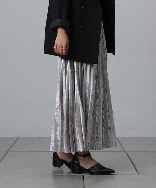 COLONY 2139(コロニートゥーワンスリーナイン)の「クラッシュベロアプリーツスカート(スカート・レディース・チャコールグレー/シルバー/ブラック・FREE)」の20枚目の写真