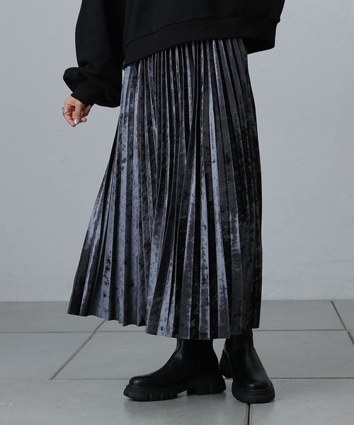 COLONY 2139(コロニートゥーワンスリーナイン)の「クラッシュベロアプリーツスカート(スカート・レディース・チャコールグレー/シルバー/ブラック・FREE)」の14枚目の写真